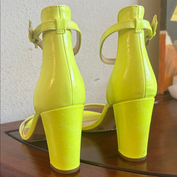 Vince Camuto Neon Yellow Block Heels Sz 7m - Picture 3 of 6